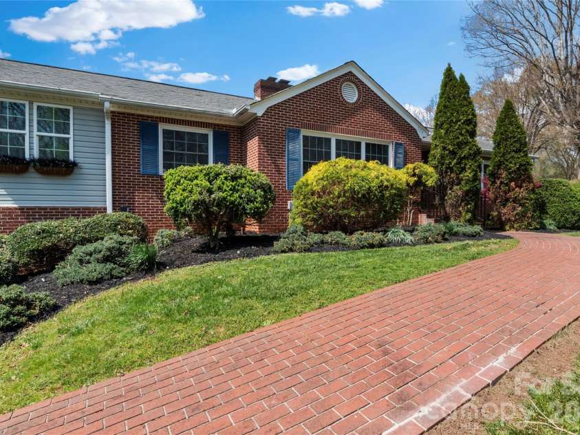 734 Oakland Drive, Elkin, NC 28621.  MLS# CAR4365449, YatesRealty ID 17186. 