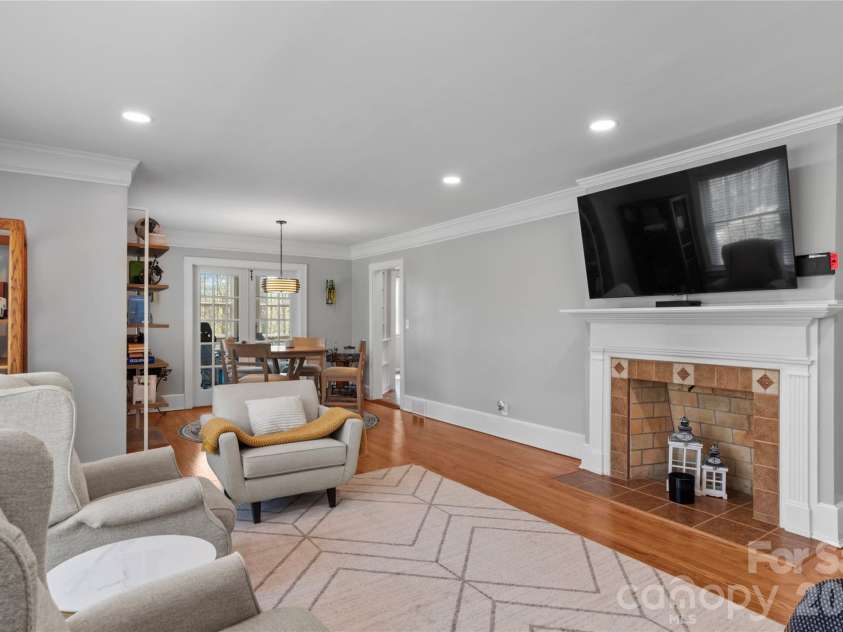 734 Oakland Drive, Elkin, NC 28621.  MLS# CAR4365449, YatesRealty ID 17186. 