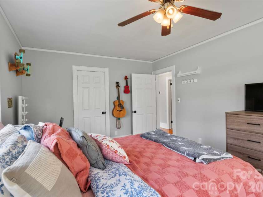 734 Oakland Drive, Elkin, NC 28621.  MLS# CAR4365449, YatesRealty ID 17186. 