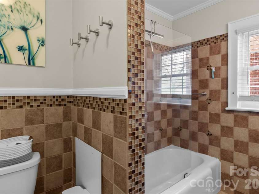 734 Oakland Drive, Elkin, NC 28621.  MLS# CAR4365449, YatesRealty ID 17186. 