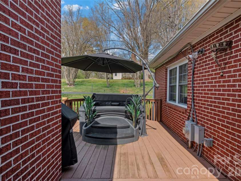 734 Oakland Drive, Elkin, NC 28621.  MLS# CAR4365449, YatesRealty ID 17186. 