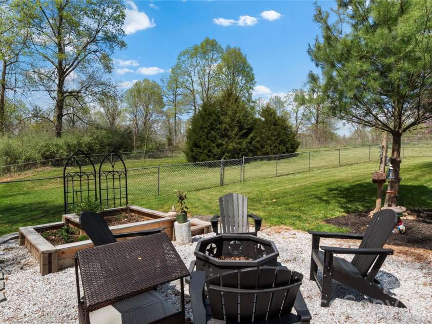 734 Oakland Drive, Elkin, NC 28621.  MLS# CAR4365449, YatesRealty ID 17186. 