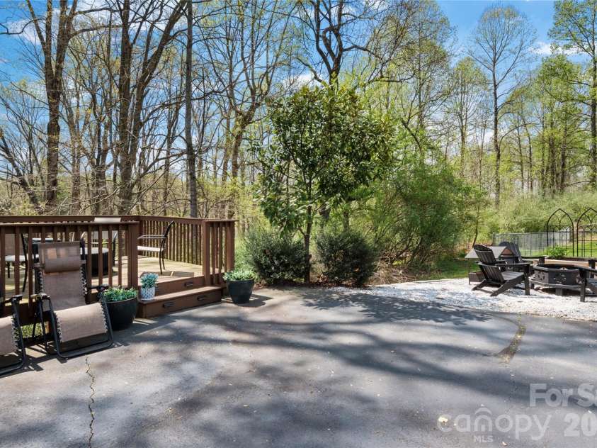 734 Oakland Drive, Elkin, NC 28621.  MLS# CAR4365449, YatesRealty ID 17186. 