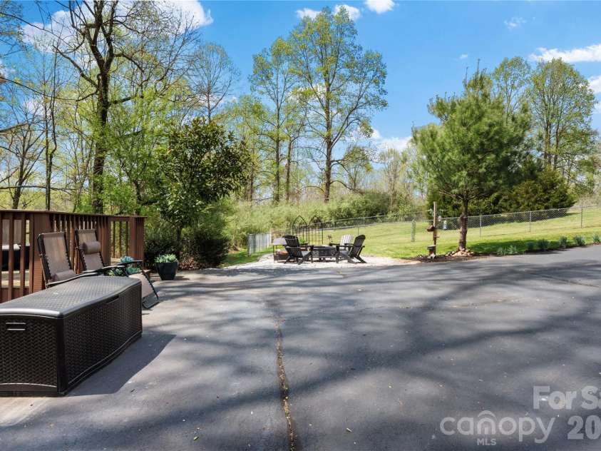 734 Oakland Drive, Elkin, NC 28621.  MLS# CAR4365449, YatesRealty ID 17186. 