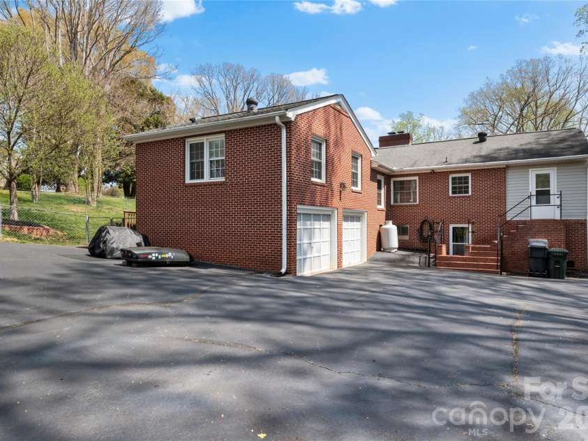 734 Oakland Drive, Elkin, NC 28621.  MLS# CAR4365449, YatesRealty ID 17186. 
