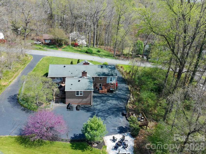 734 Oakland Drive, Elkin, NC 28621.  MLS# CAR4365449, YatesRealty ID 17186. 