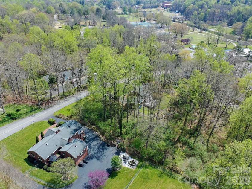 734 Oakland Drive, Elkin, NC 28621.  MLS# CAR4365449, YatesRealty ID 17186. 