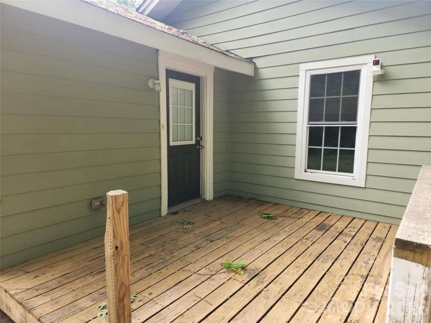 1404 Mauney Avenue, Gastonia, NC 28052.  MLS# CAR4374899, YatesRealty ID 17187. Deck off back door