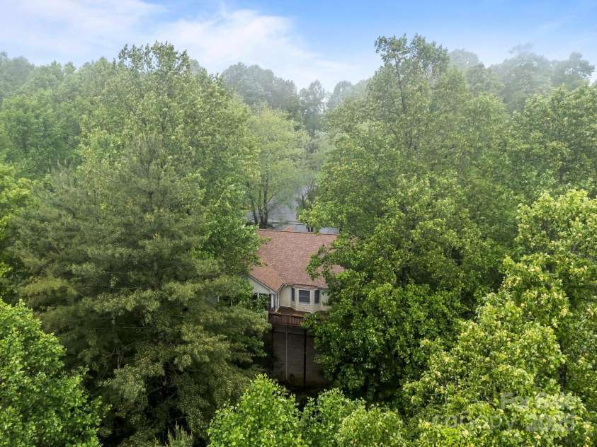 5 Governors Drive, Hendersonville, NC 28791.  MLS# CAR4257996, YatesRealty ID 17187. 