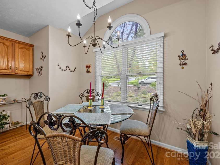 5 Governors Drive, Hendersonville, NC 28791.  MLS# CAR4257996, YatesRealty ID 17187. 