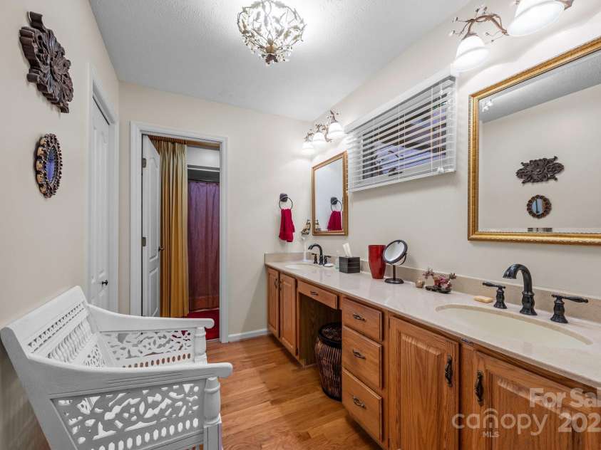 5 Governors Drive, Hendersonville, NC 28791.  MLS# CAR4257996, YatesRealty ID 17187. 