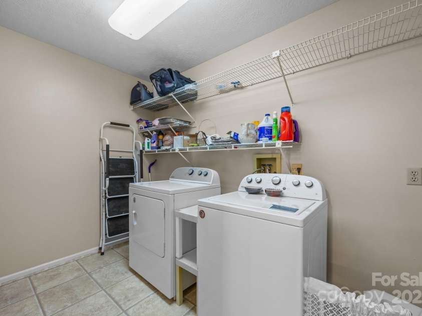 5 Governors Drive, Hendersonville, NC 28791.  MLS# CAR4257996, YatesRealty ID 17187. 