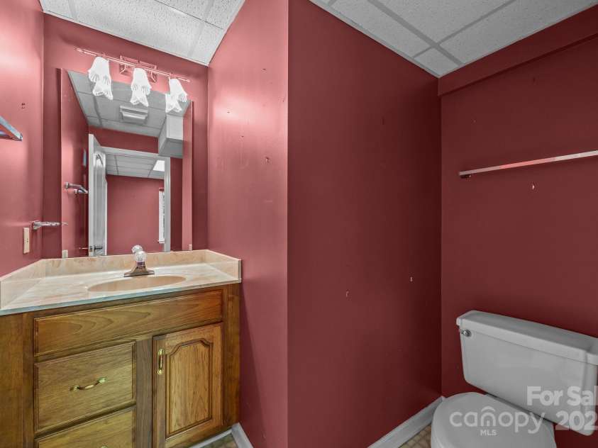 5 Governors Drive, Hendersonville, NC 28791.  MLS# CAR4257996, YatesRealty ID 17187. 