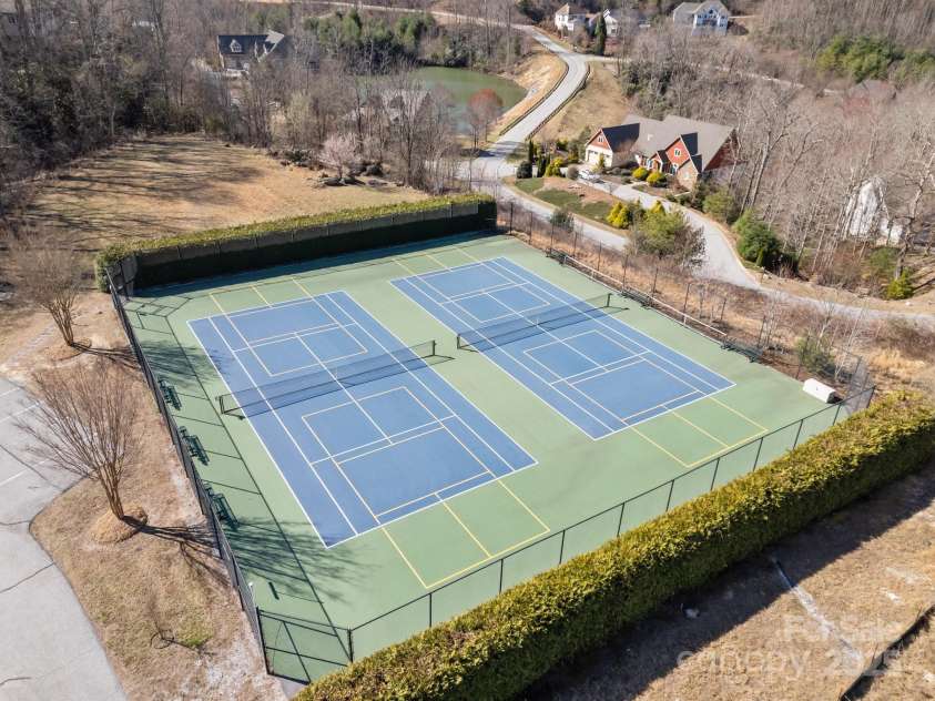 5 Governors Drive, Hendersonville, NC 28791.  MLS# CAR4257996, YatesRealty ID 17187. 