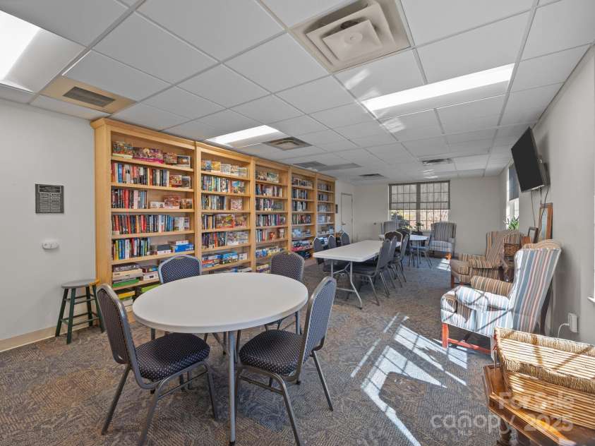 5 Governors Drive, Hendersonville, NC 28791.  MLS# CAR4257996, YatesRealty ID 17187. 