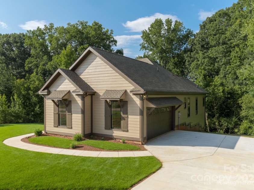 2596 Polo Lane, Maiden, NC 28650.  MLS# CAR4245653, YatesRealty ID 17188. 
