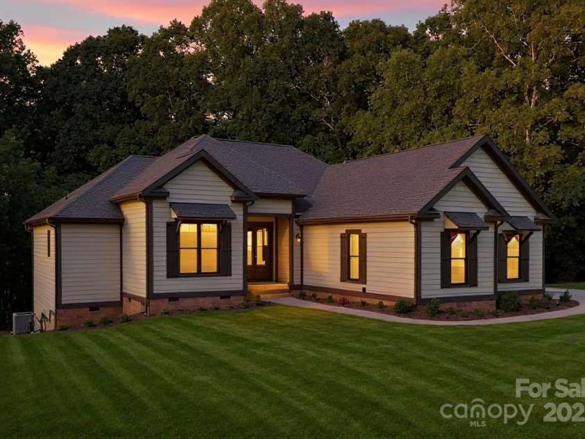 2596 Polo Lane, Maiden, NC 28650.  MLS# CAR4245653, YatesRealty ID 17188. 