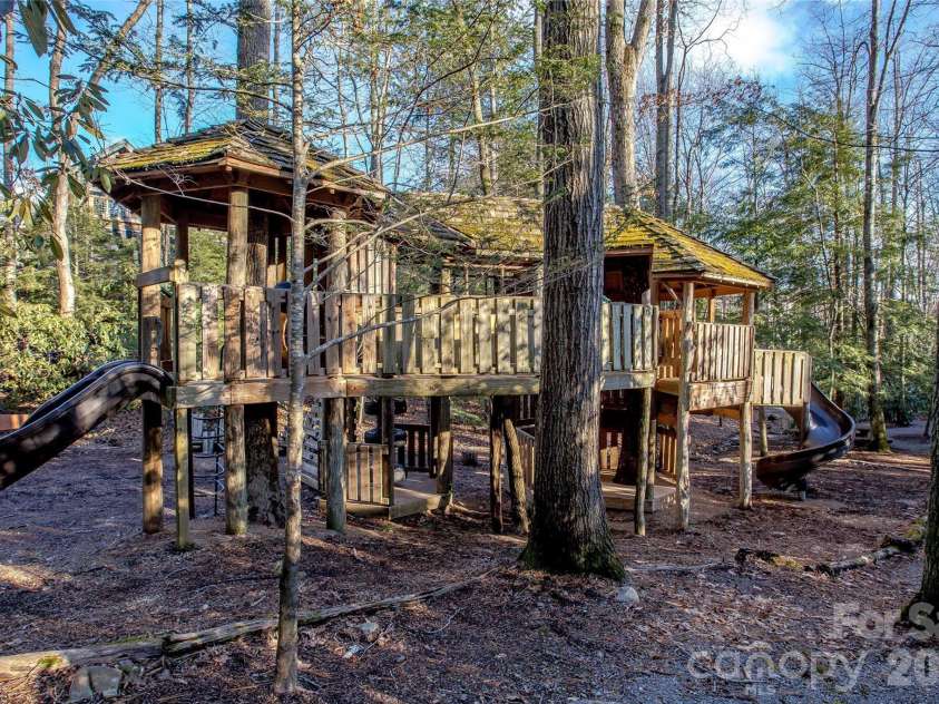 30 Stills Creek Loop, Fairview, NC 28730.  MLS# CAR4353771, YatesRealty ID 17188. Community gathering spots