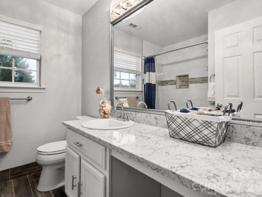 4105 Autumn Cove Drive, Clover, SC 29710.  MLS# CAR4364325, YatesRealty ID 17189. Guest Bath