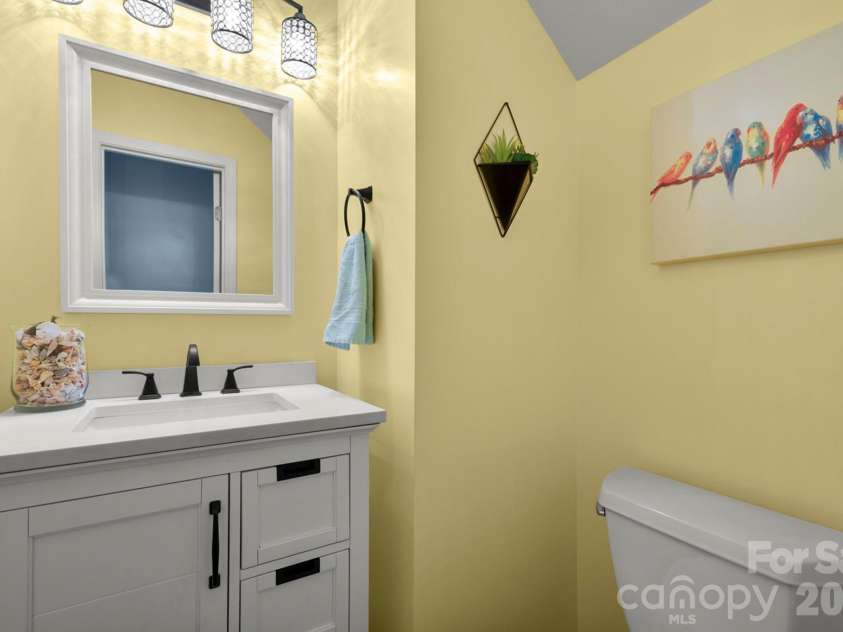 4105 Autumn Cove Drive, Clover, SC 29710.  MLS# CAR4364325, YatesRealty ID 17189. Half Bath