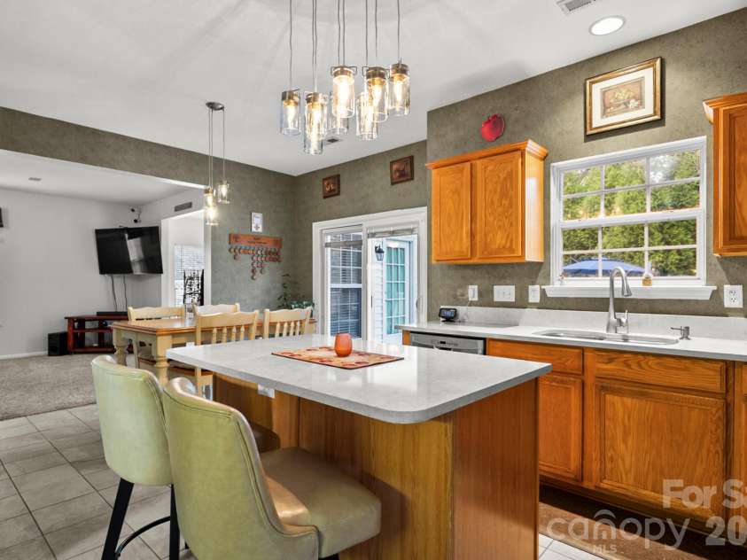 4105 Autumn Cove Drive, Clover, SC 29710.  MLS# CAR4364325, YatesRealty ID 17189. Kitchen
