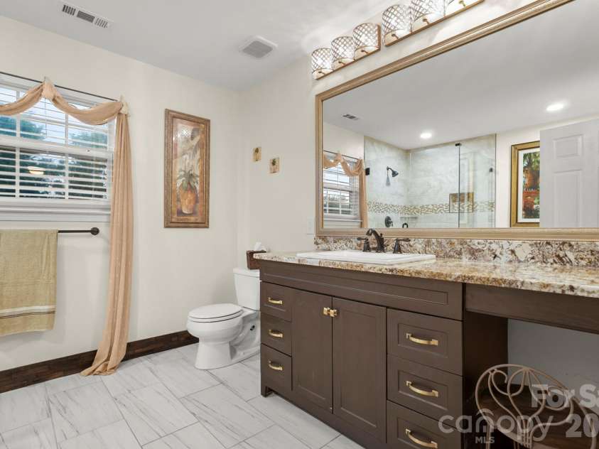 4105 Autumn Cove Drive, Clover, SC 29710.  MLS# CAR4364325, YatesRealty ID 17189. Primary Bath