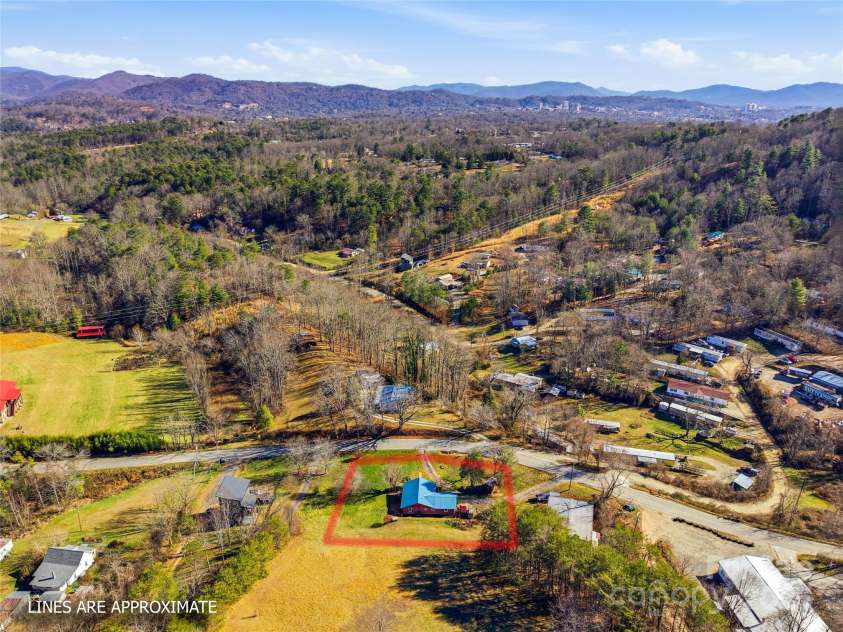 349 Gorman Bridge Road, Asheville, NC 28806.  MLS# CAR4330803, YatesRealty ID 1719. House Aproximate Lines