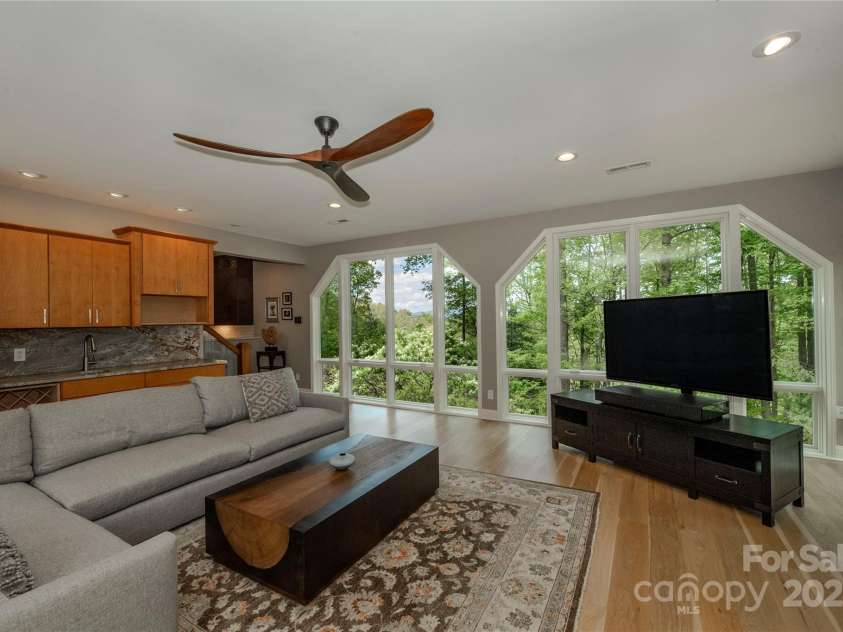 7660 Greenville Highway, Brevard, NC 28712.  MLS# CAR4257849, YatesRealty ID 17190. 