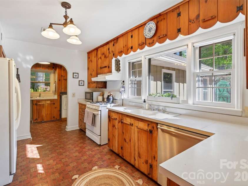 120 Assembly Drive, Montreat, NC 28757.  MLS# CAR4358837, YatesRealty ID 17191. 