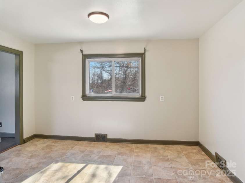 45 Hookers Gap Road, Candler, NC 28715.  MLS# CAR4220598, YatesRealty ID 17191. 