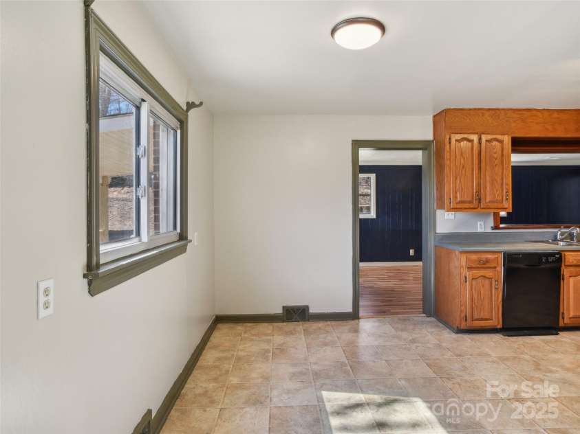 45 Hookers Gap Road, Candler, NC 28715.  MLS# CAR4220598, YatesRealty ID 17191. 