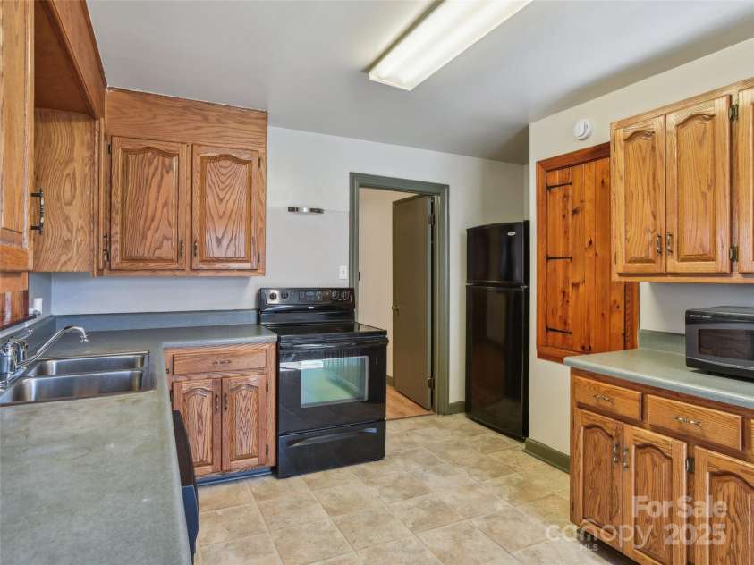 45 Hookers Gap Road, Candler, NC 28715.  MLS# CAR4220598, YatesRealty ID 17191. 