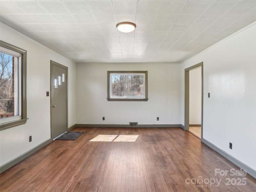 45 Hookers Gap Road, Candler, NC 28715.  MLS# CAR4220598, YatesRealty ID 17191. 