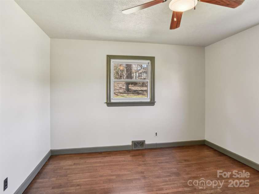 45 Hookers Gap Road, Candler, NC 28715.  MLS# CAR4220598, YatesRealty ID 17191. 