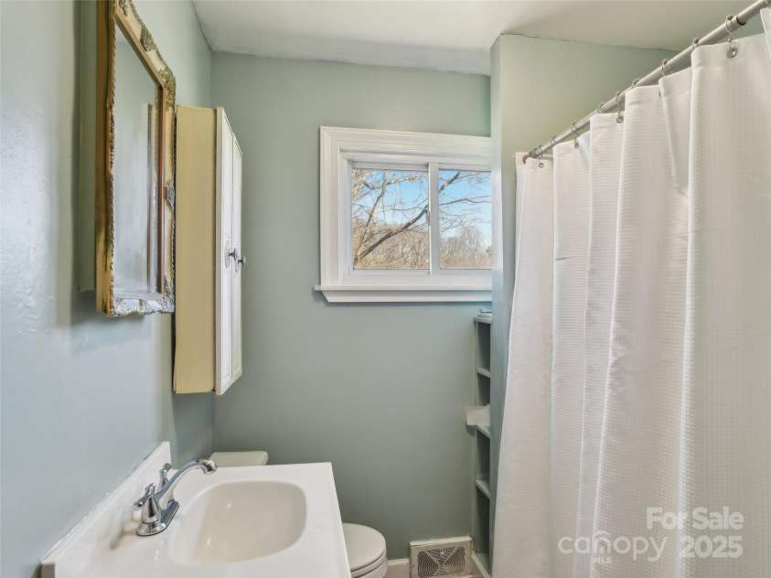 45 Hookers Gap Road, Candler, NC 28715.  MLS# CAR4220598, YatesRealty ID 17191. 