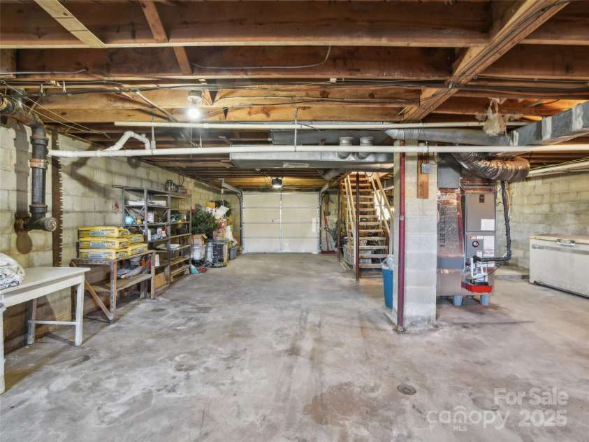 45 Hookers Gap Road, Candler, NC 28715.  MLS# CAR4220598, YatesRealty ID 17191. 
