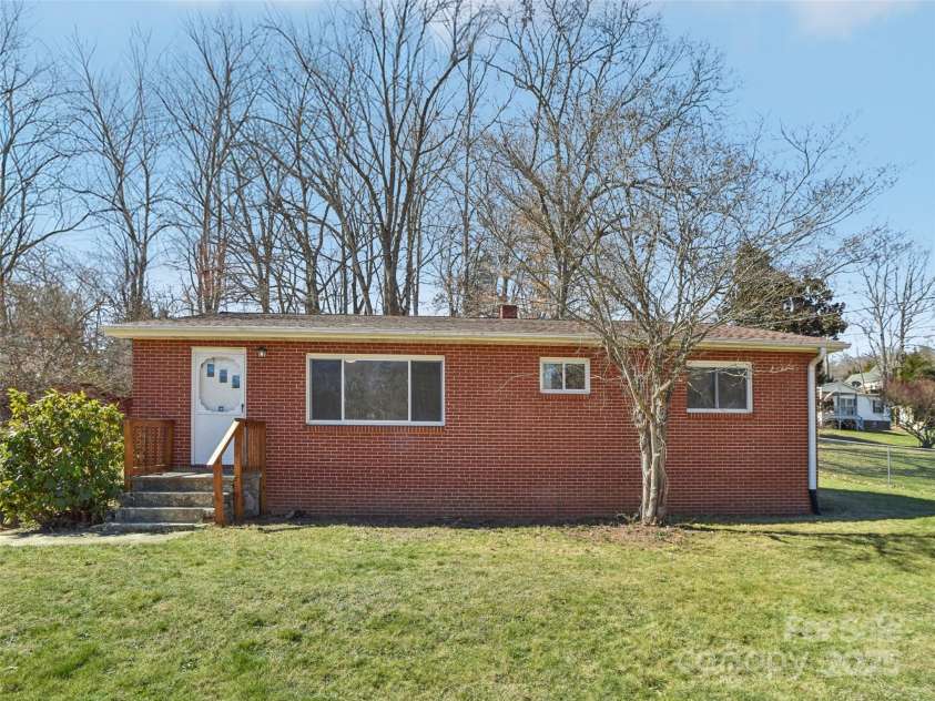 45 Hookers Gap Road, Candler, NC 28715.  MLS# CAR4220598, YatesRealty ID 17191. 