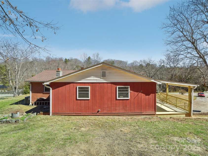 45 Hookers Gap Road, Candler, NC 28715.  MLS# CAR4220598, YatesRealty ID 17191. 