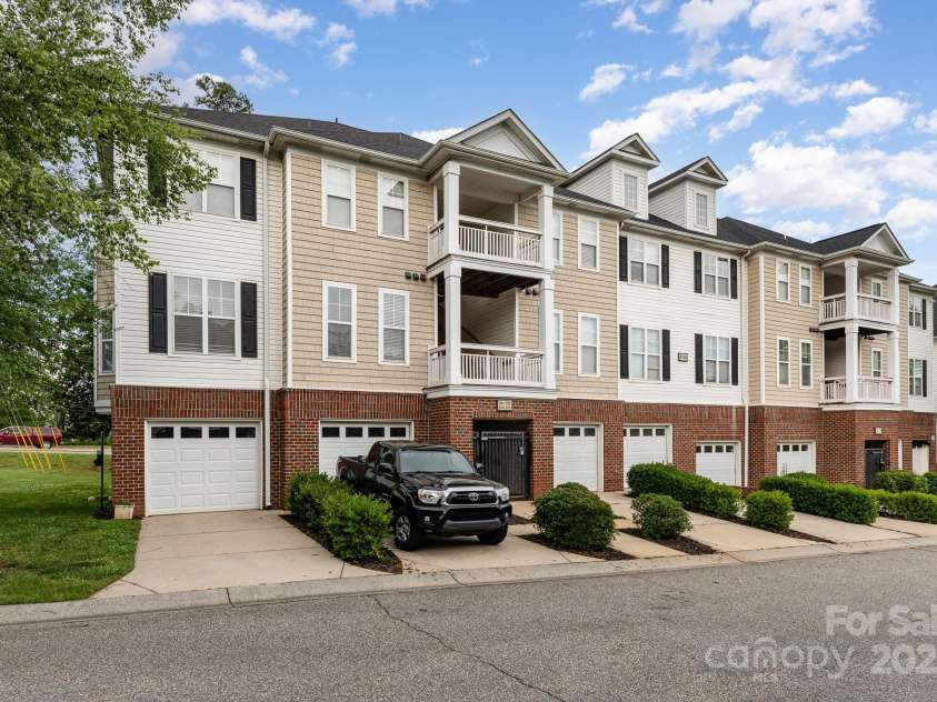 3158 Walnut Park Drive, Charlotte, NC 28262.  MLS# CAR4250305, YatesRealty ID 17193. 