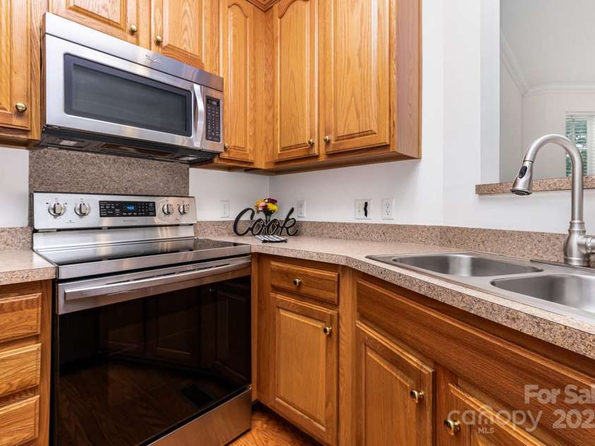 3158 Walnut Park Drive, Charlotte, NC 28262.  MLS# CAR4250305, YatesRealty ID 17193. 