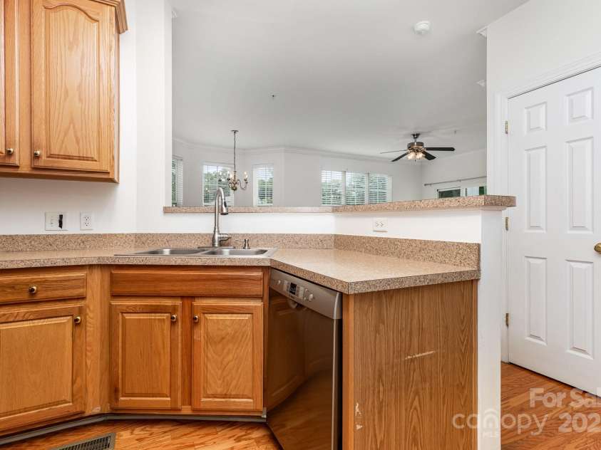 3158 Walnut Park Drive, Charlotte, NC 28262.  MLS# CAR4250305, YatesRealty ID 17193. 