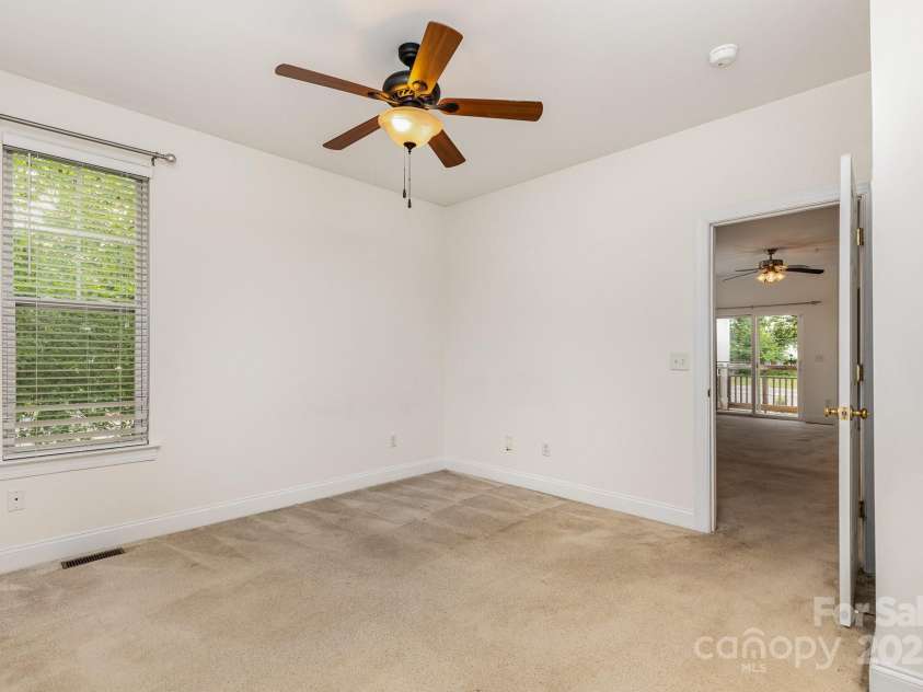 3158 Walnut Park Drive, Charlotte, NC 28262.  MLS# CAR4250305, YatesRealty ID 17193. 