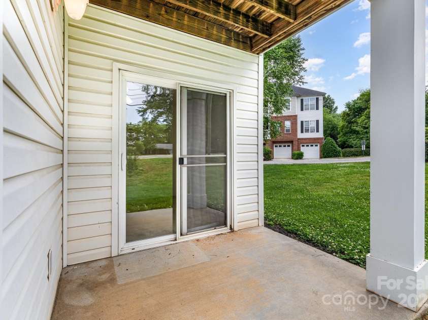 3158 Walnut Park Drive, Charlotte, NC 28262.  MLS# CAR4250305, YatesRealty ID 17193. 