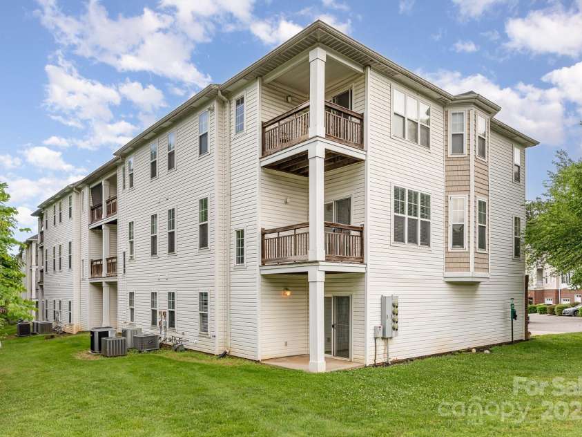 3158 Walnut Park Drive, Charlotte, NC 28262.  MLS# CAR4250305, YatesRealty ID 17193. 