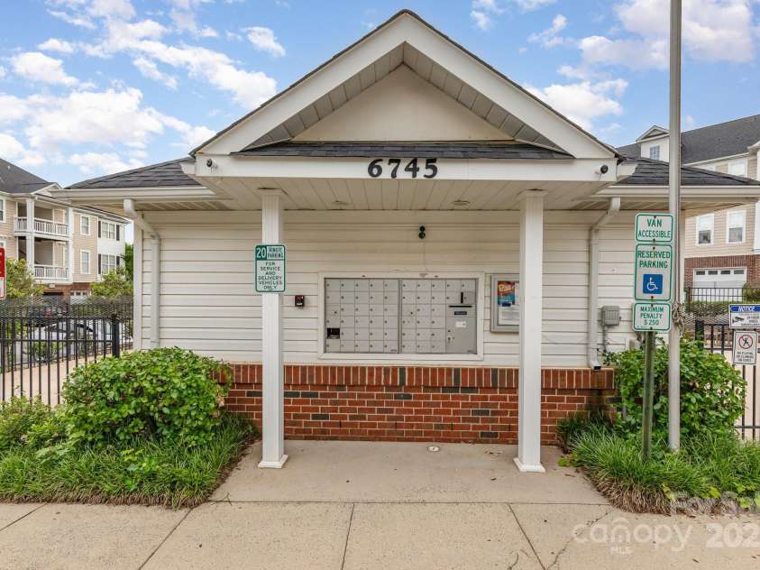 3158 Walnut Park Drive, Charlotte, NC 28262.  MLS# CAR4250305, YatesRealty ID 17193. 