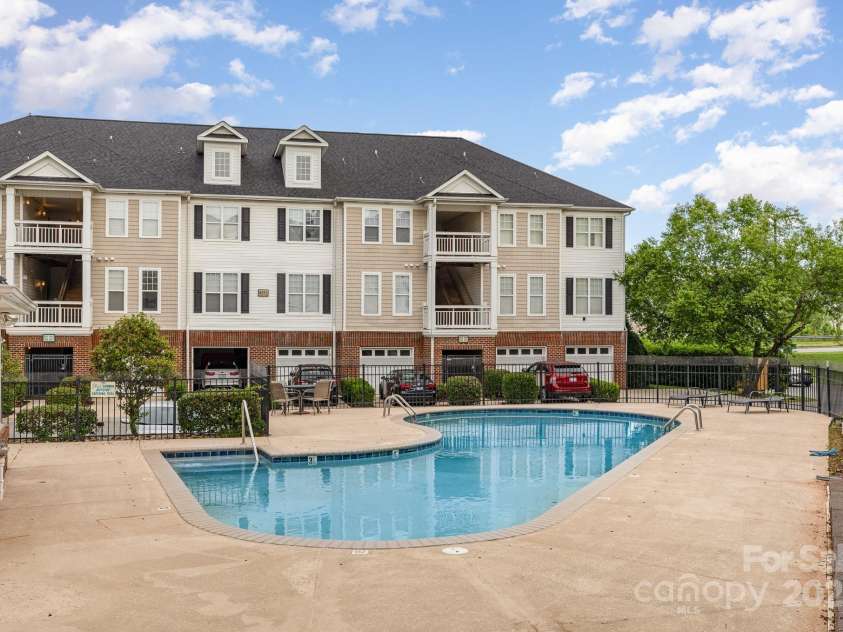 3158 Walnut Park Drive, Charlotte, NC 28262.  MLS# CAR4250305, YatesRealty ID 17193. 