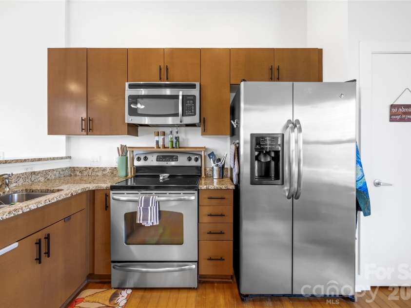 918 Westmere Avenue, Charlotte, NC 28208.  MLS# CAR4371614, YatesRealty ID 17193. 