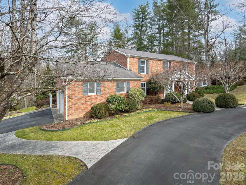 110 Glengary Drive, Flat Rock, NC 28731.  MLS# CAR4351379, YatesRealty ID 17194. 