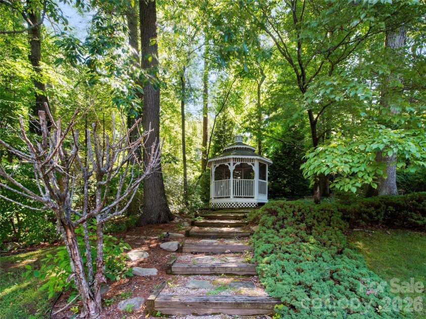 110 Glengary Drive, Flat Rock, NC 28731.  MLS# CAR4351379, YatesRealty ID 17194. 