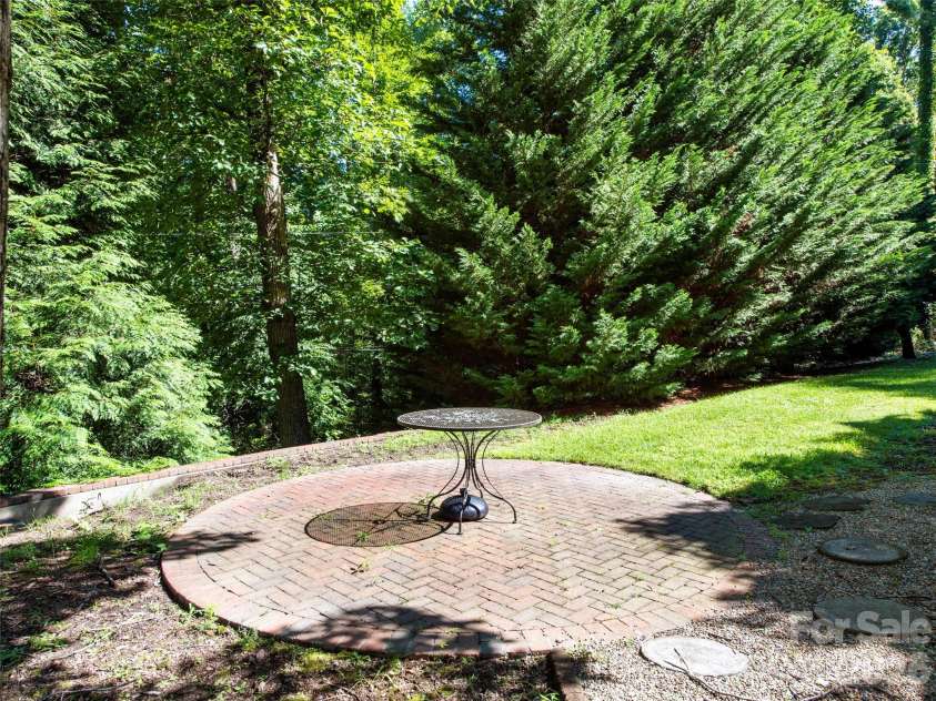 110 Glengary Drive, Flat Rock, NC 28731.  MLS# CAR4351379, YatesRealty ID 17194. 